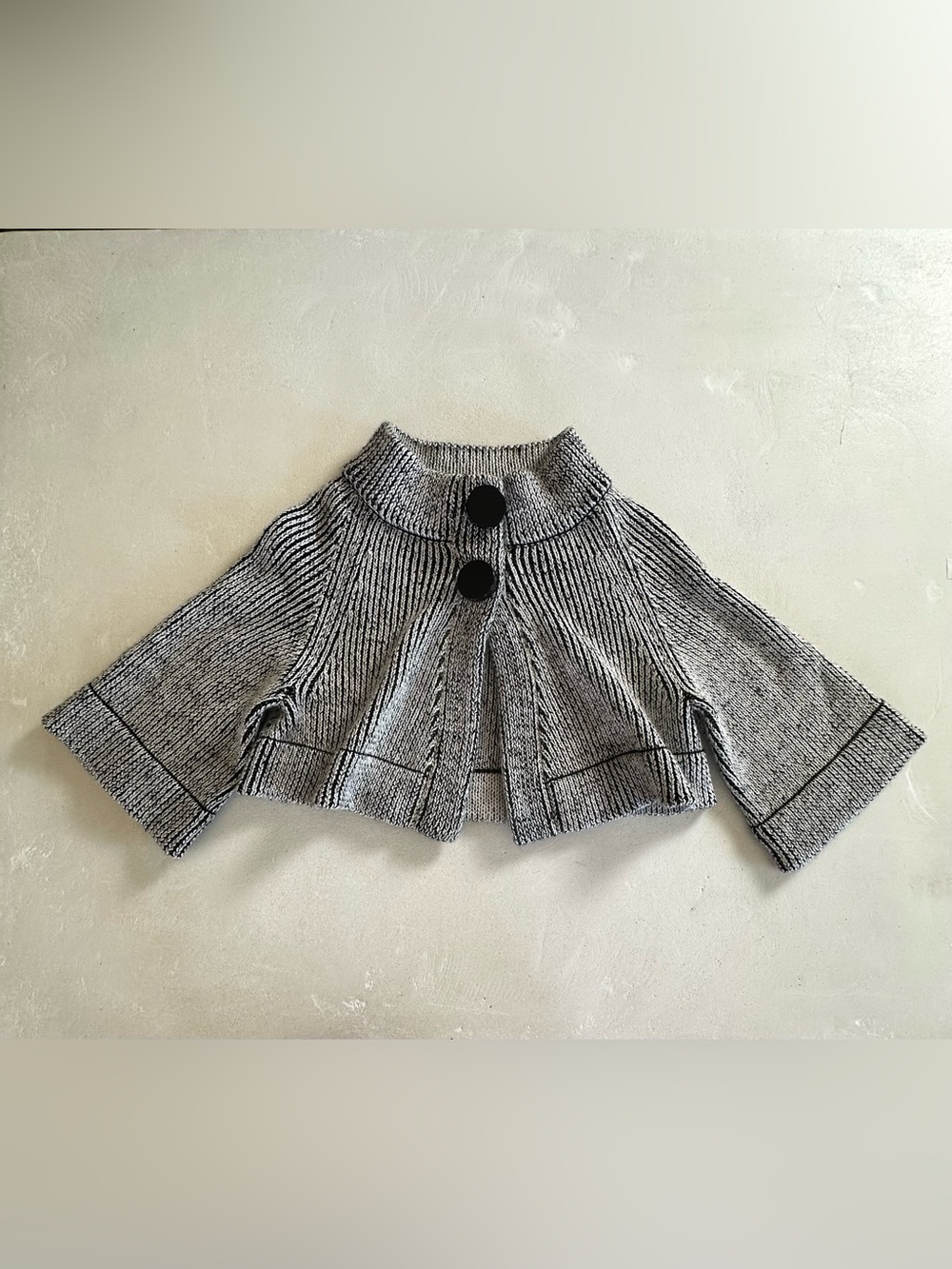 Authentic bebe Chunky Gray Knit Cropped Poncho with Large Buttons